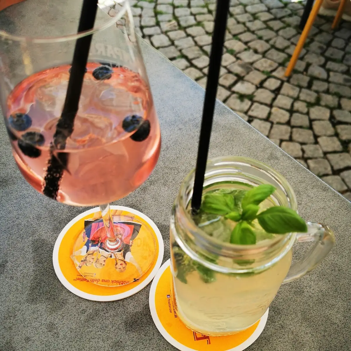 Lillet Und Hausgemachter Basilikum Sirup Mit Soda