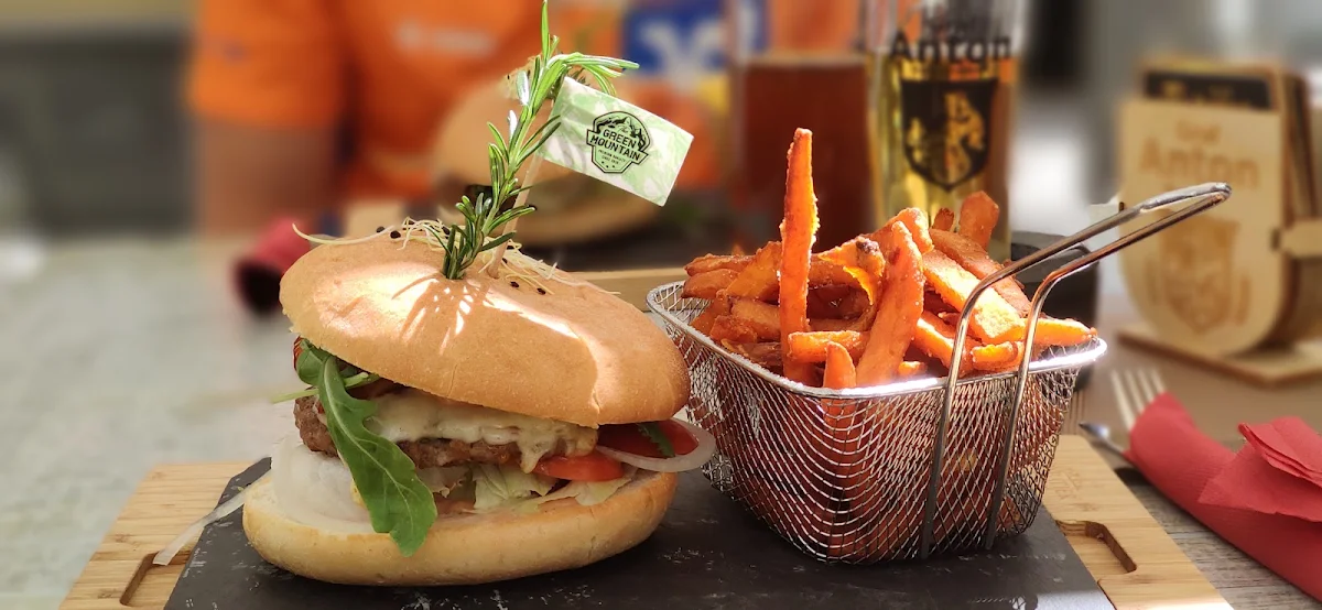 Alpenburger Mit Süßkartoffelpommes