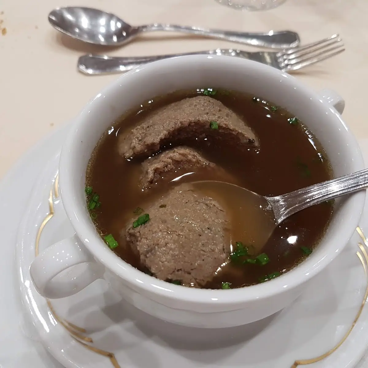 Leberknödelsuppe