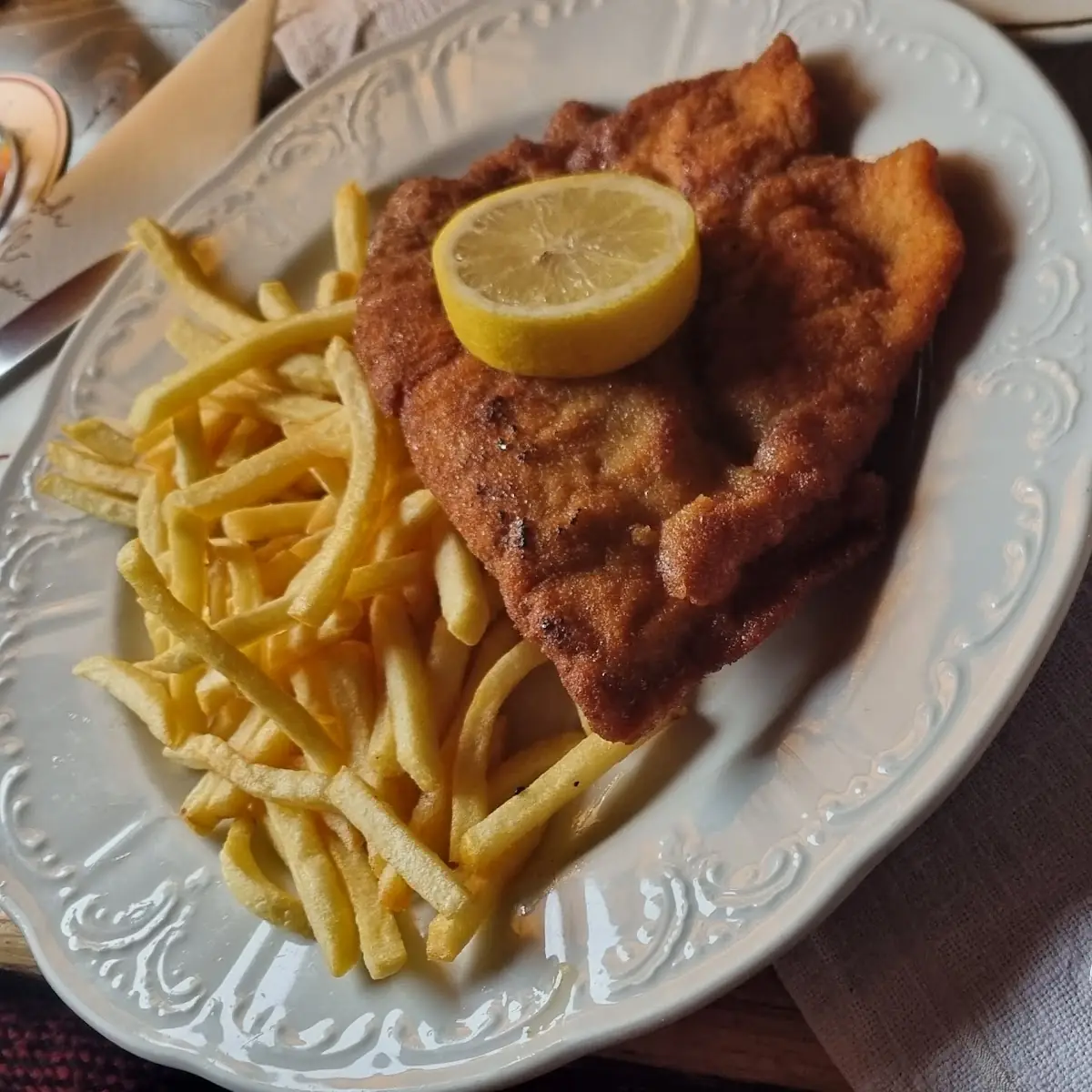 Wiener Schnitzel Mit Pommes Frites