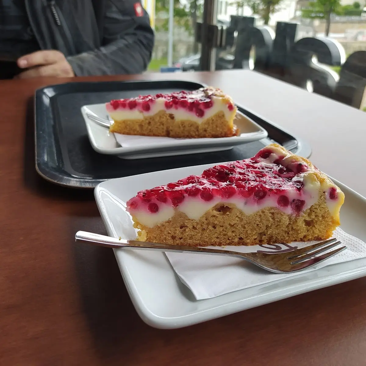 Ribizli Cake
