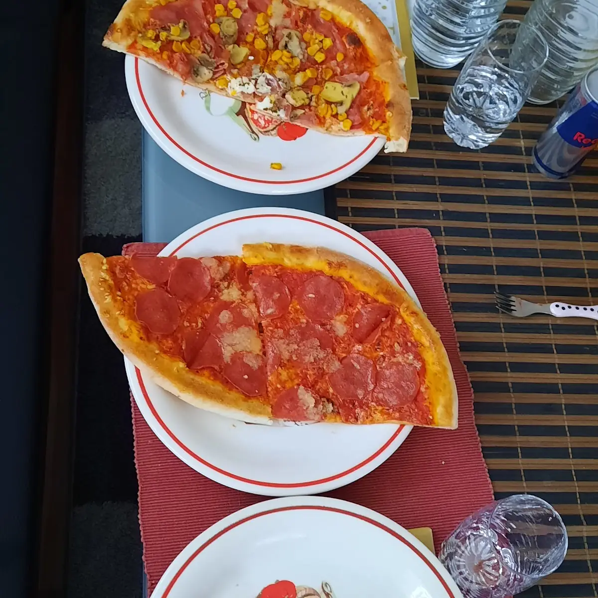 Verschiedene Pizzen