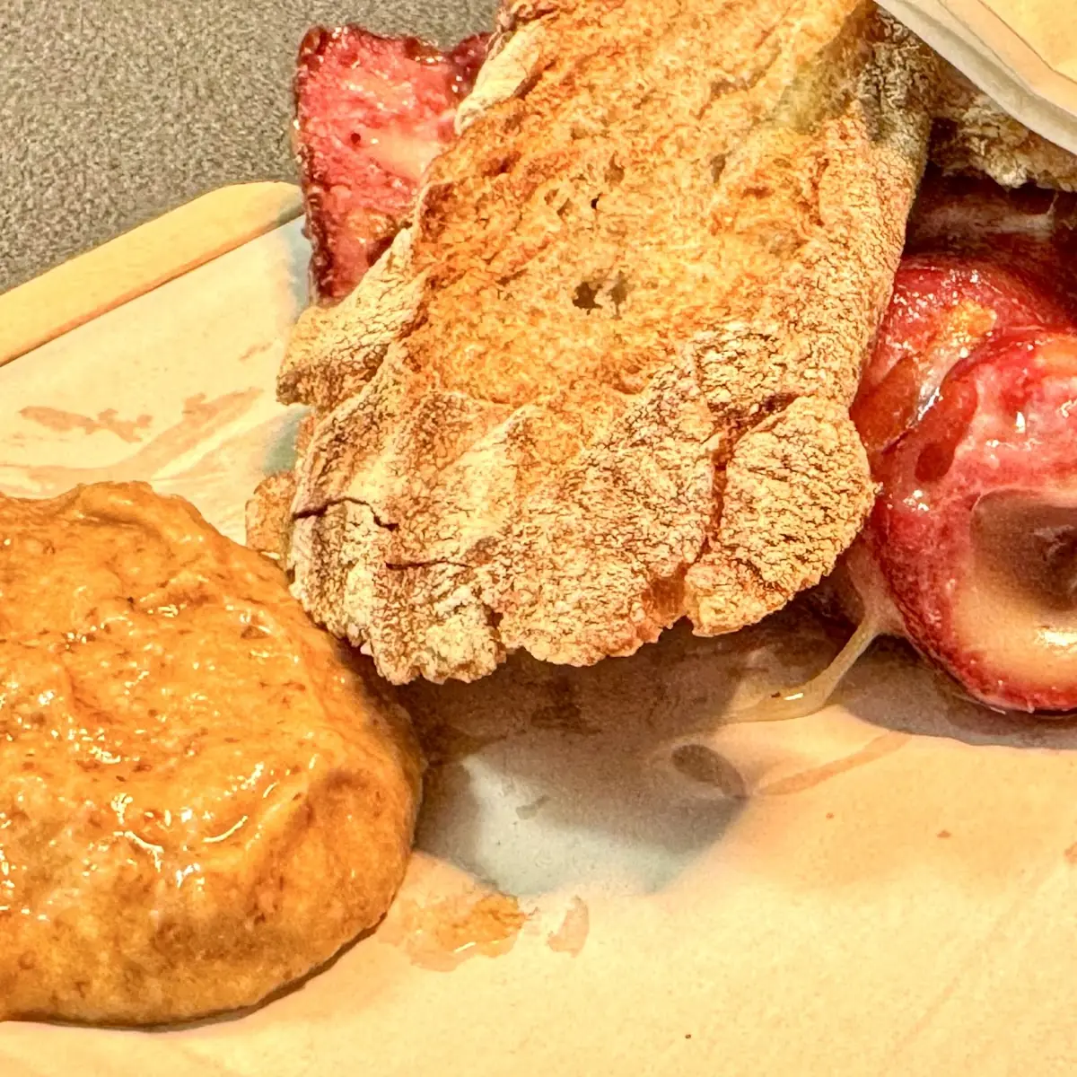 Käsekrainer Mit Brot Und Senf