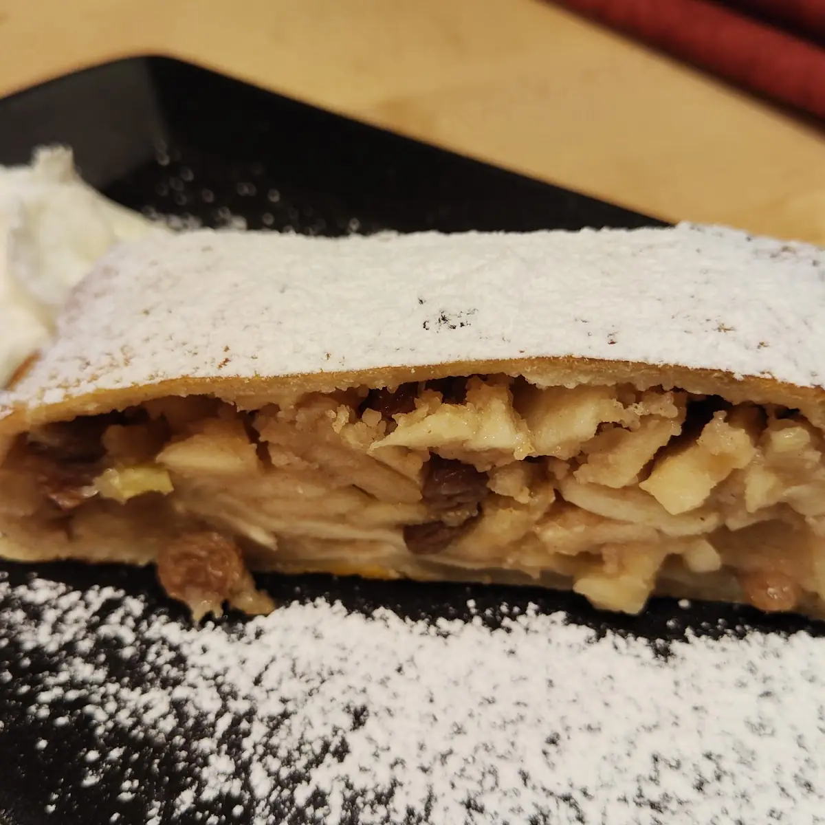 Hausgemachter Apfelstrudel