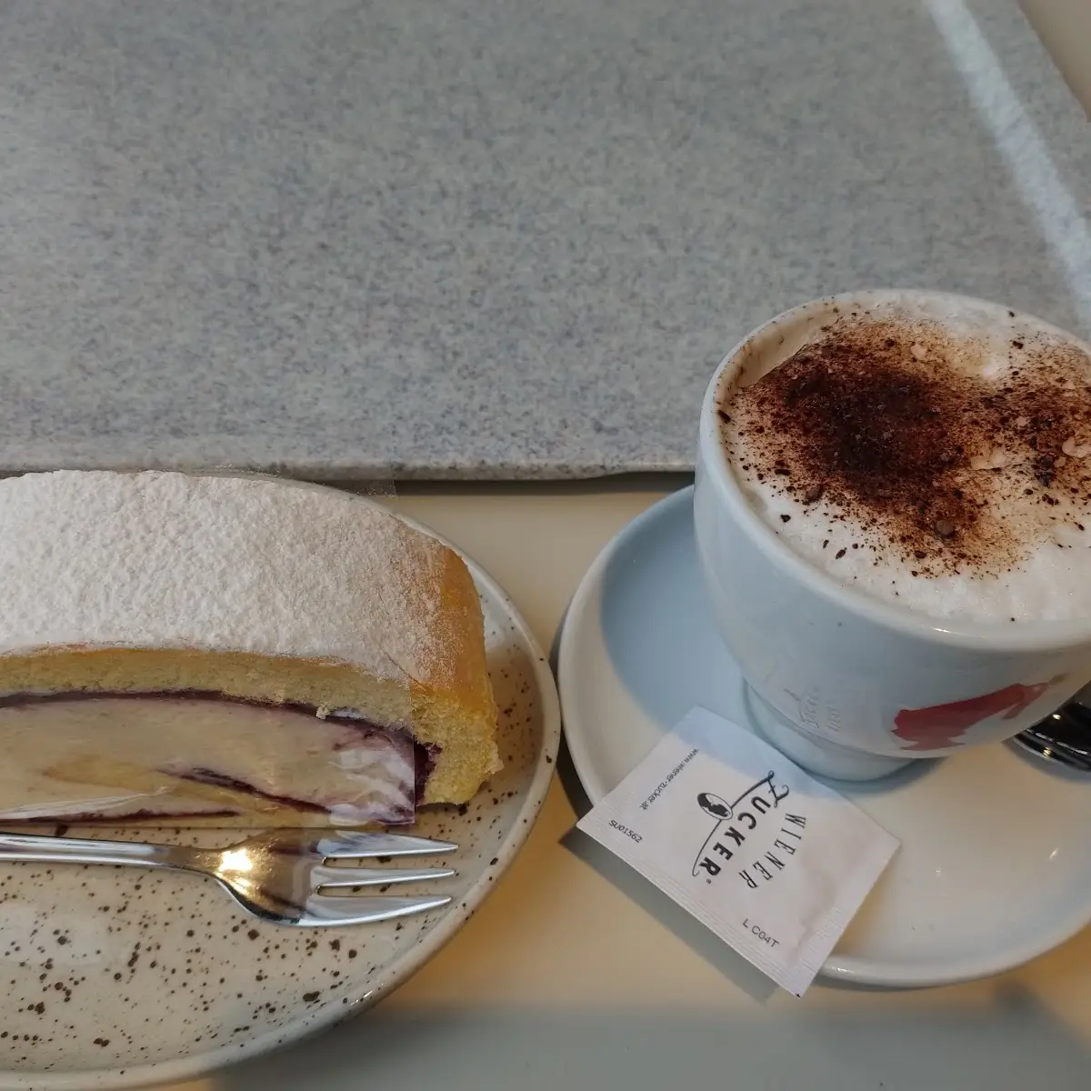 Kaffee Joghurtroulade, BILLA Plus Restaurant