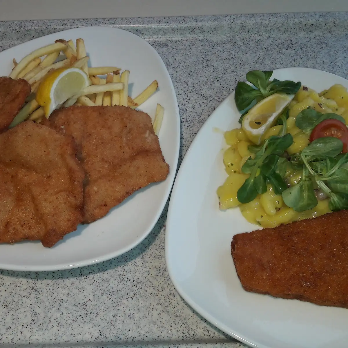 Wiener Schnitzel Und Seelachsfilet Paniert