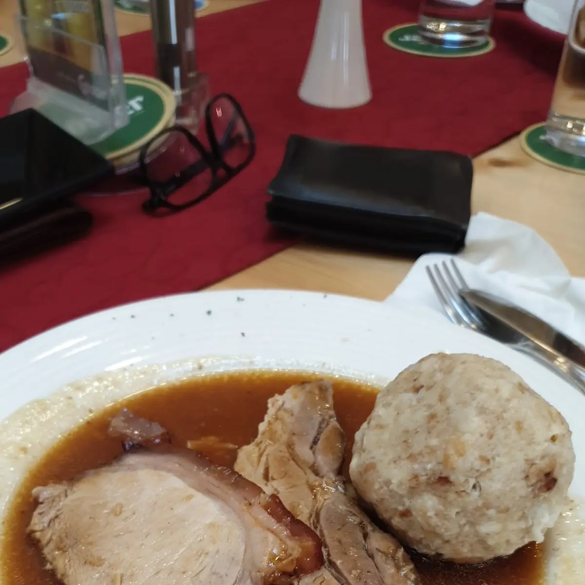 Schweinebraten Mit Semmelknödel