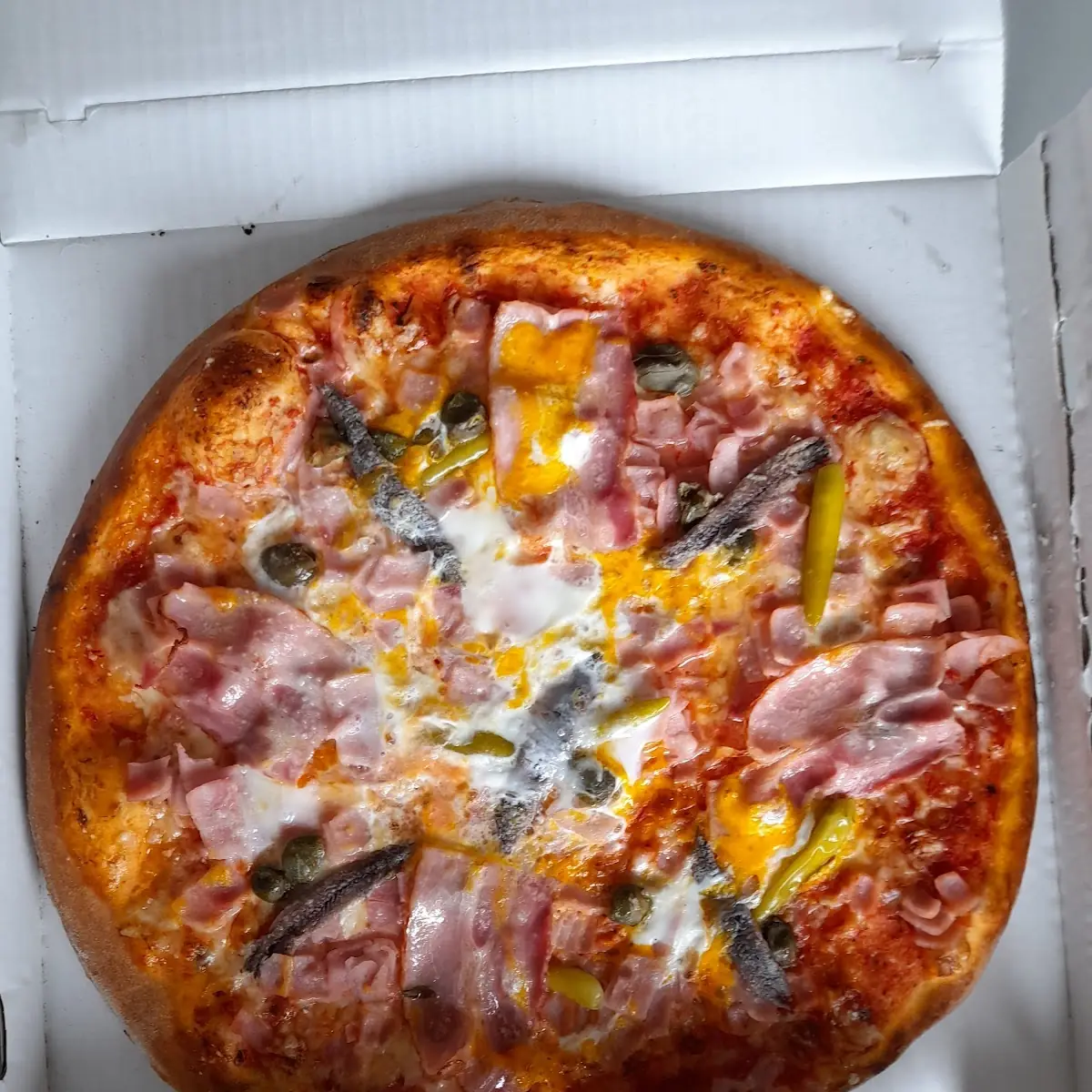 Pizza Diavolo Mit Ei