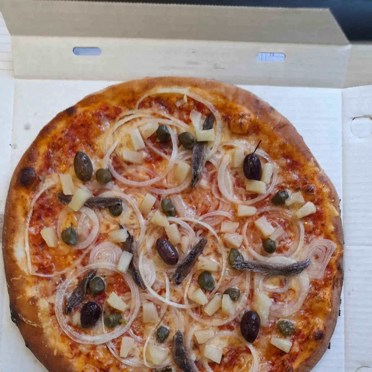 Pizza Siziliana Mit Extra Ananas
