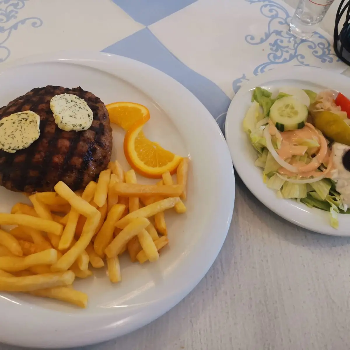 Bifteki Mit Schafskäse Gefüllt