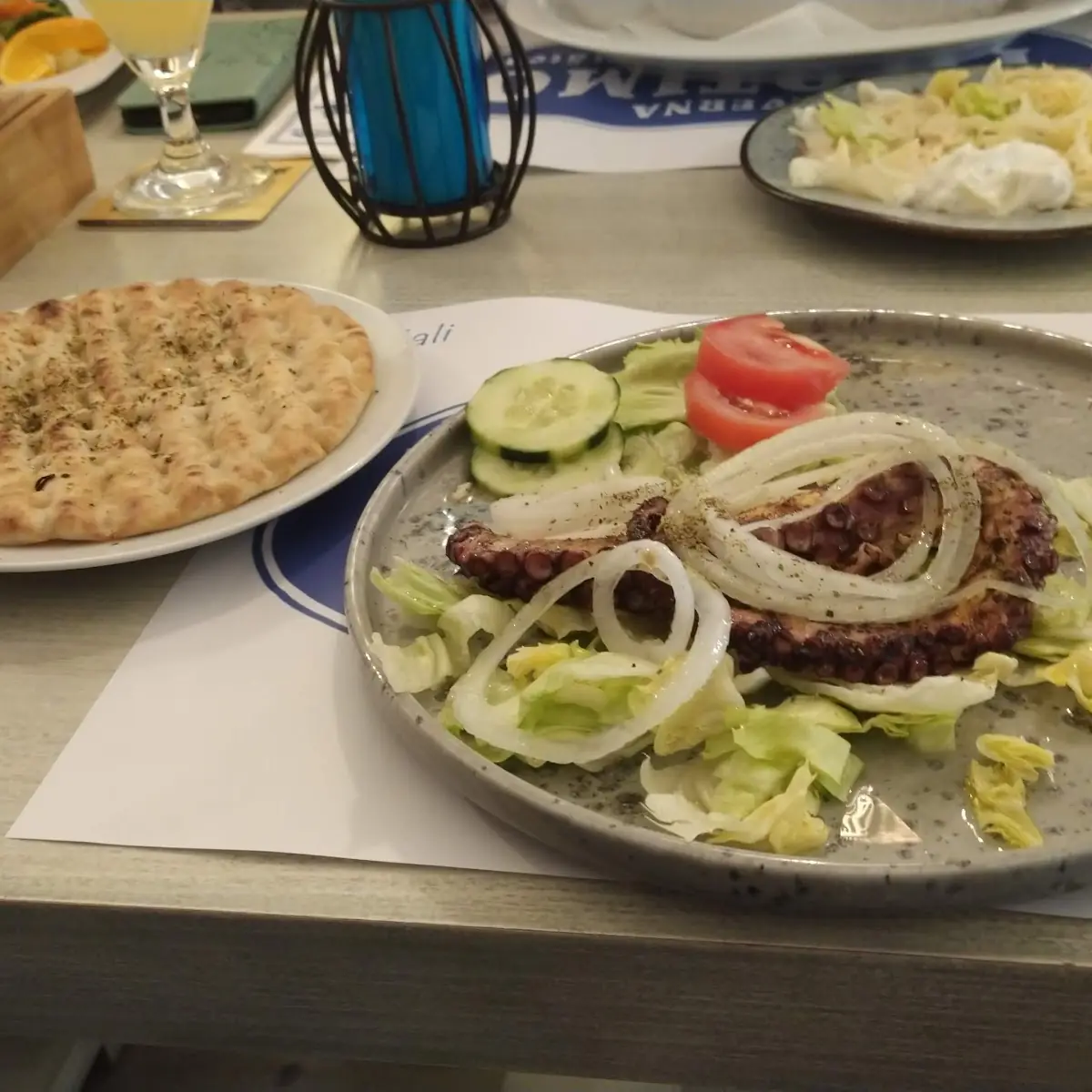Tintenfisch Mit Fladenbrot