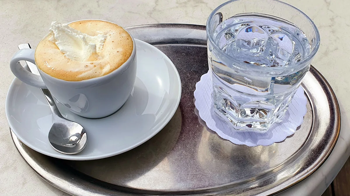 Kleiner Brauner Mit Schlag