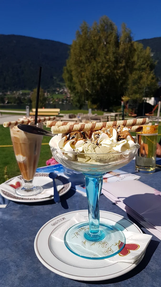 Eis Nussbecher