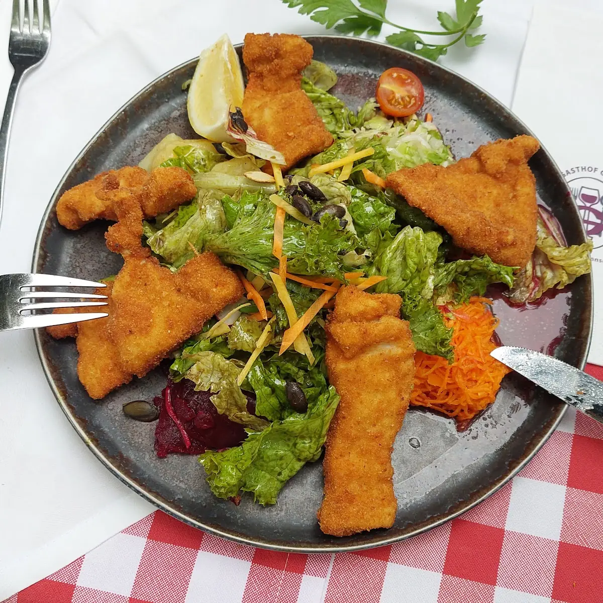 Backhendl Salat