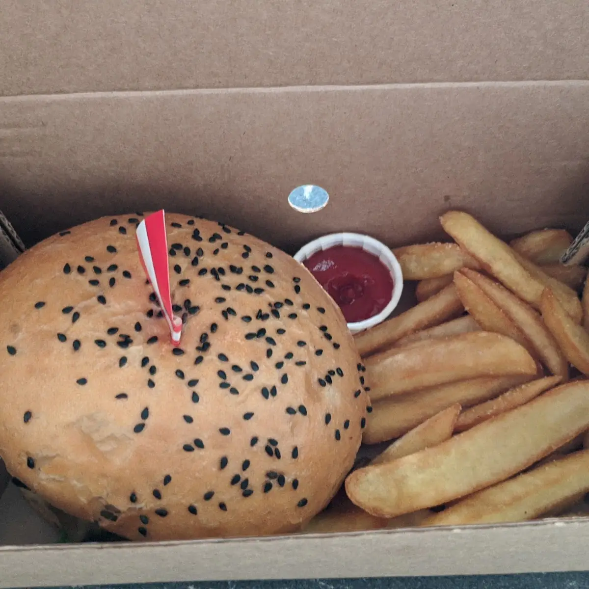 Burger Mit Steak Pommes Und Ketchup