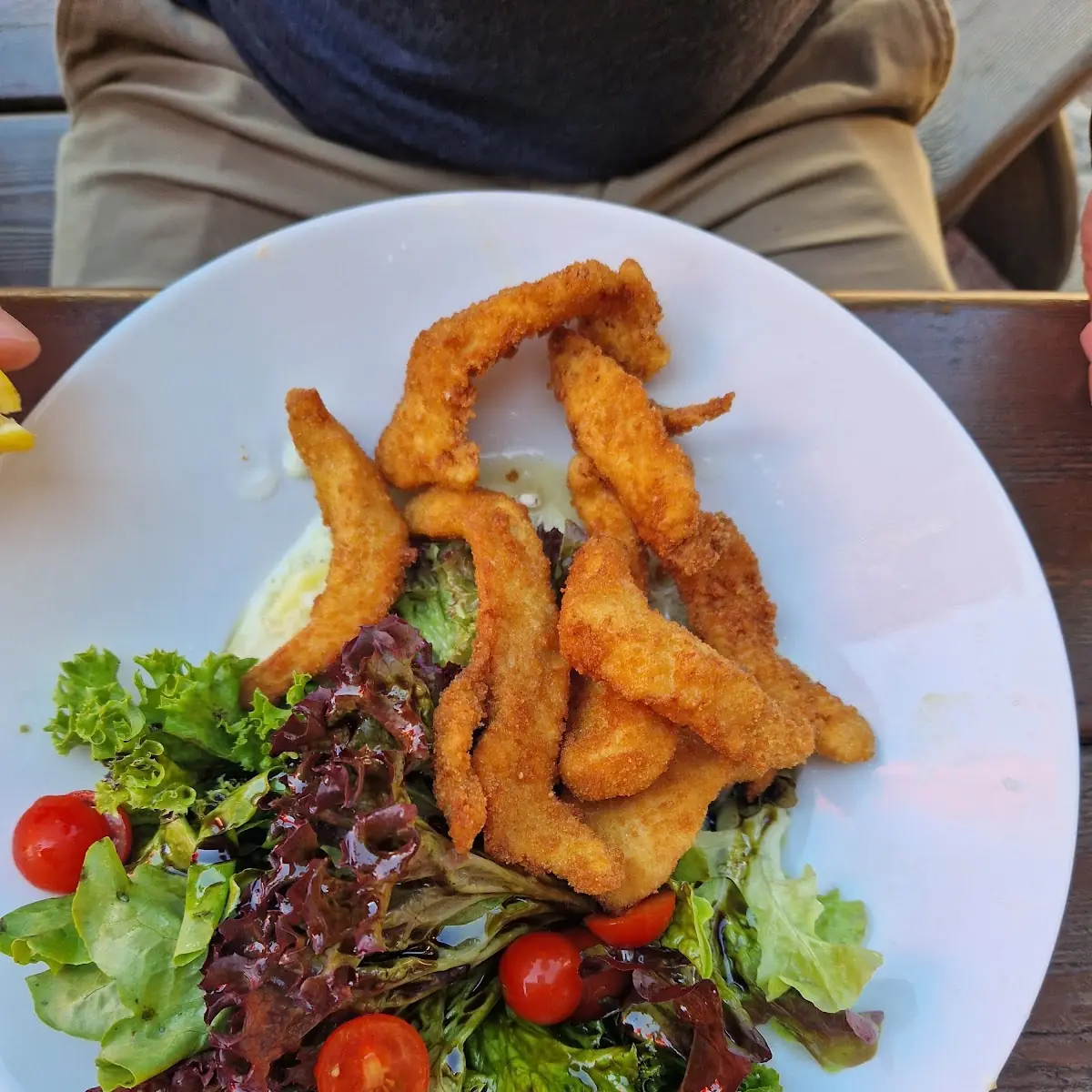 Salat Mit Knusprigen Hühnchen