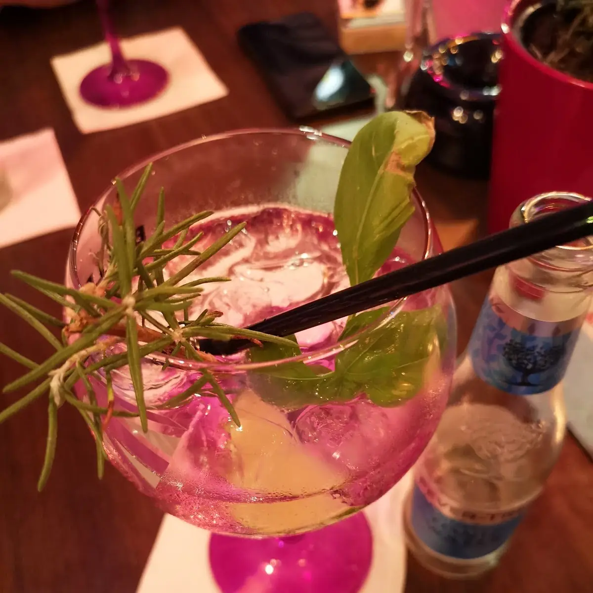 Gin Mare Mit Fever-tree Rosmarin Basilikum Limette