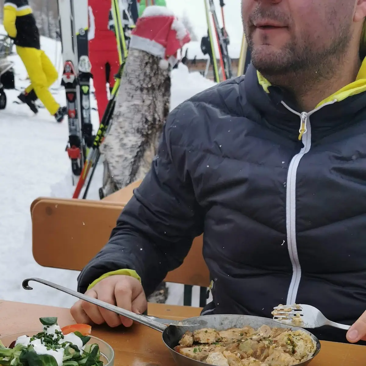 Kaserahmspatzle Mit Grunen Salat