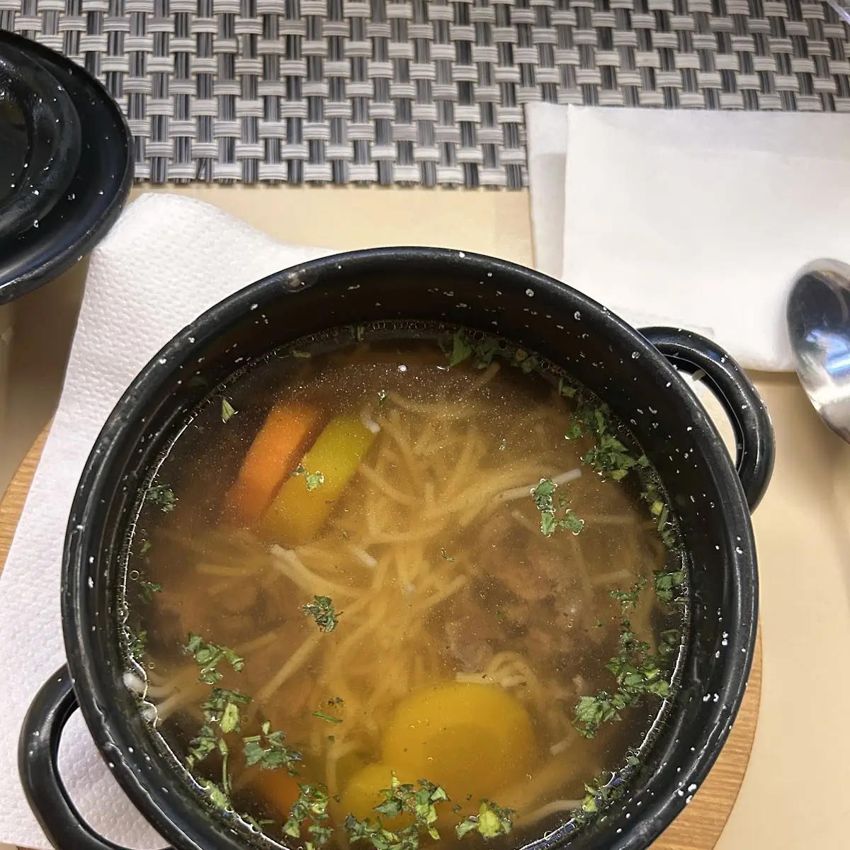 Hausgemachte Rindsuppe
