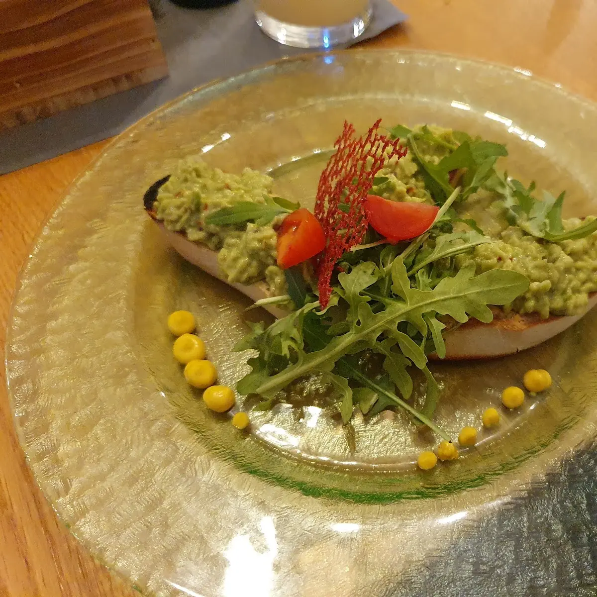Bruschetta Mit Avocado Dip Und Cherrytomaten