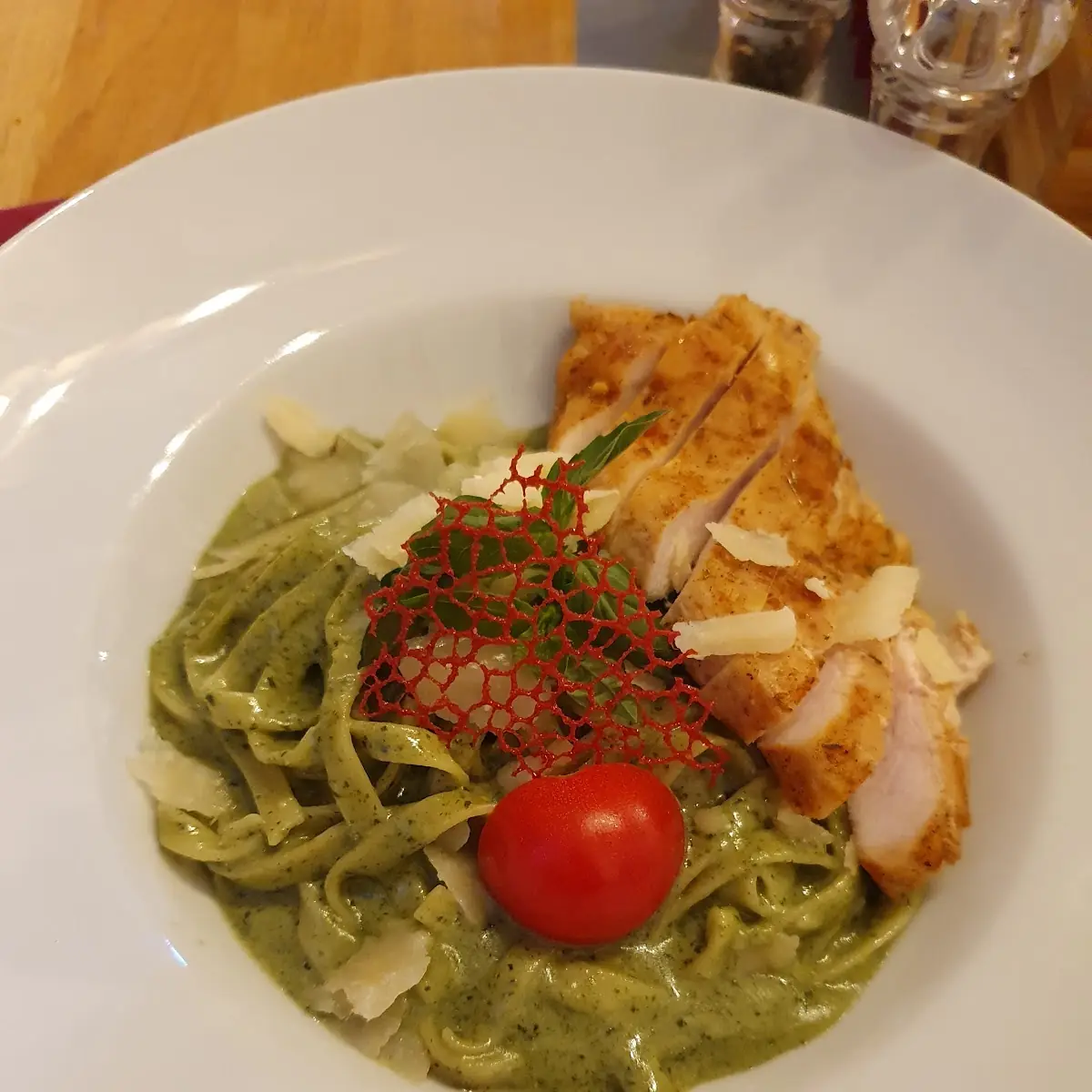 Tagliatelle Pesto Mit Hähnchen