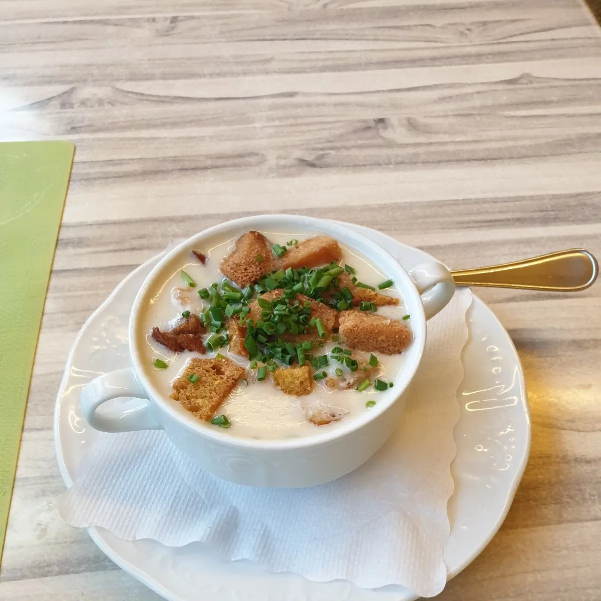 Knoblauchrahmsuppe