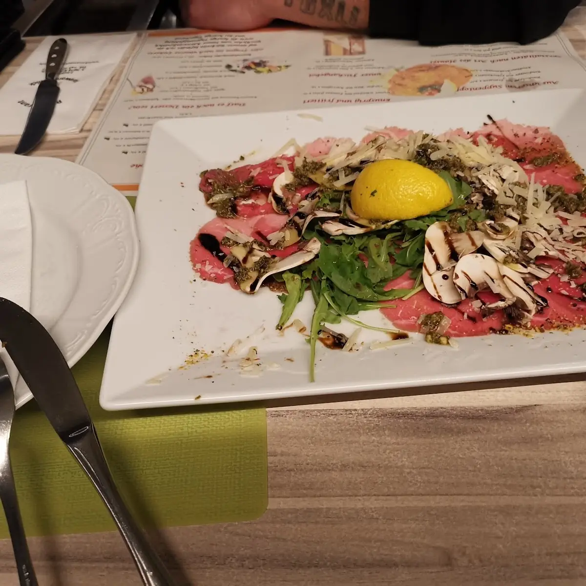 Rindscarpaccio Fein Garniert
