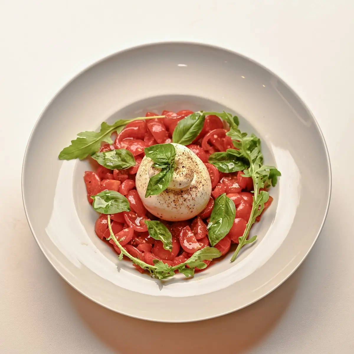Burratina Con Pomodorini E Basilico