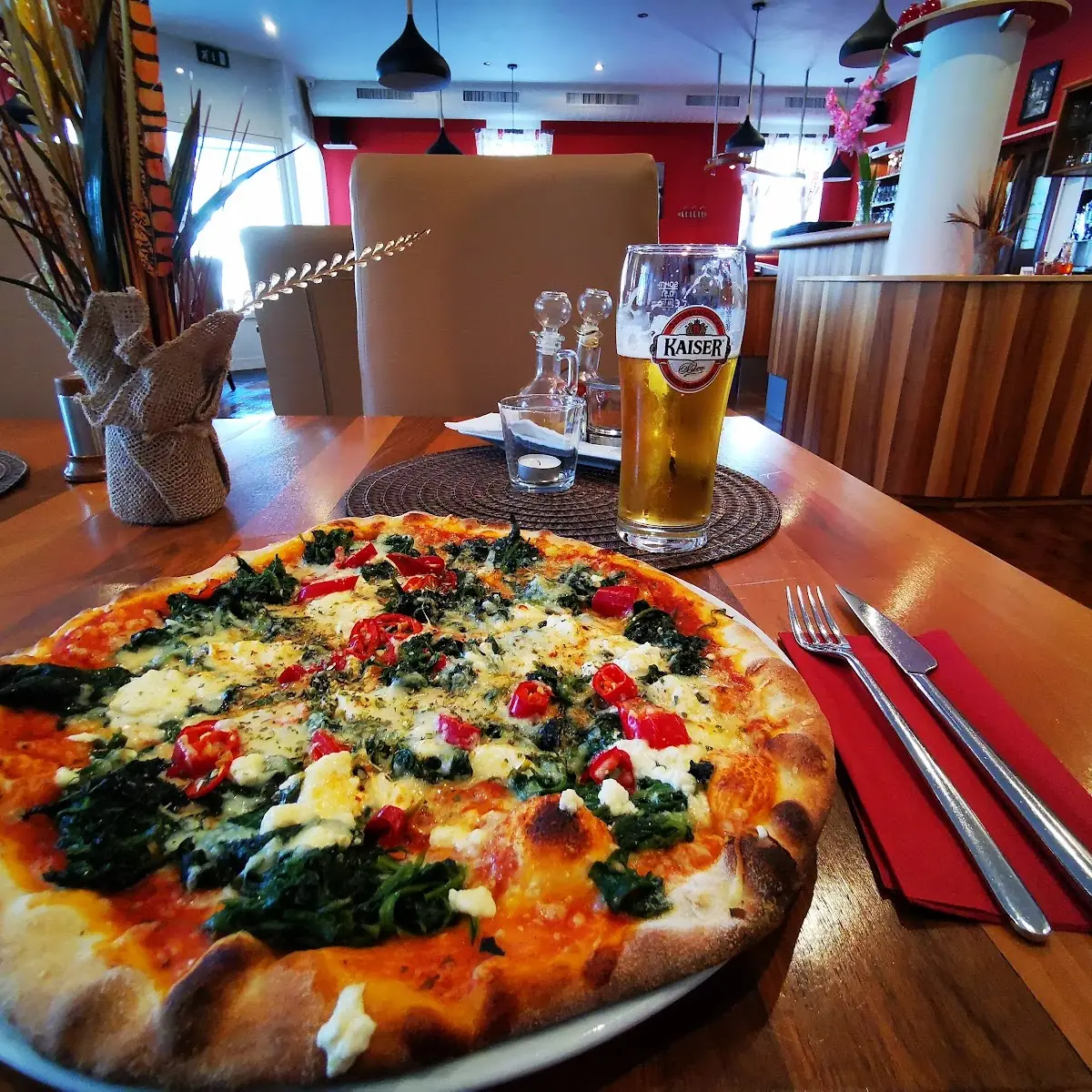 Pizza Spinaci Mit Scharfen Pepperoni