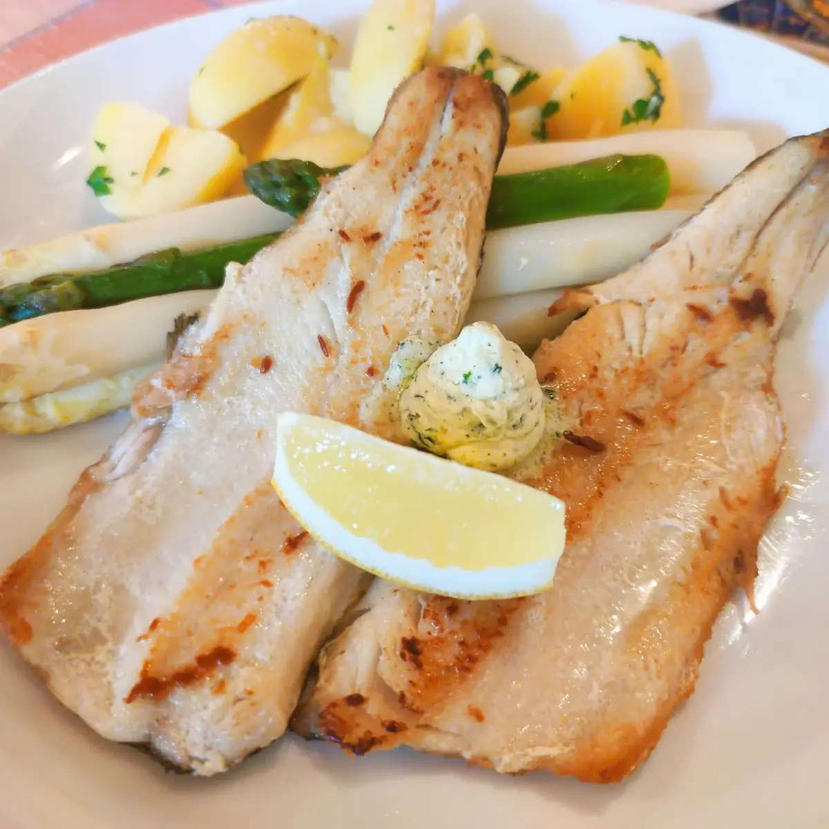 Forellenfilet Mit Spargel