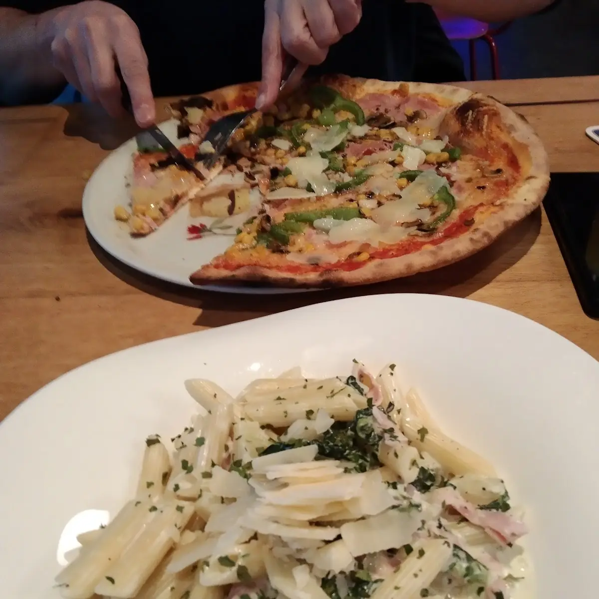 Pennenudeln Mit Spinat Ananas Schinken Und Parmesan