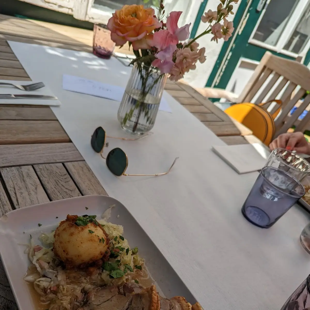 Bauernbratl Mit Kraut Und Erdäpfelknödel