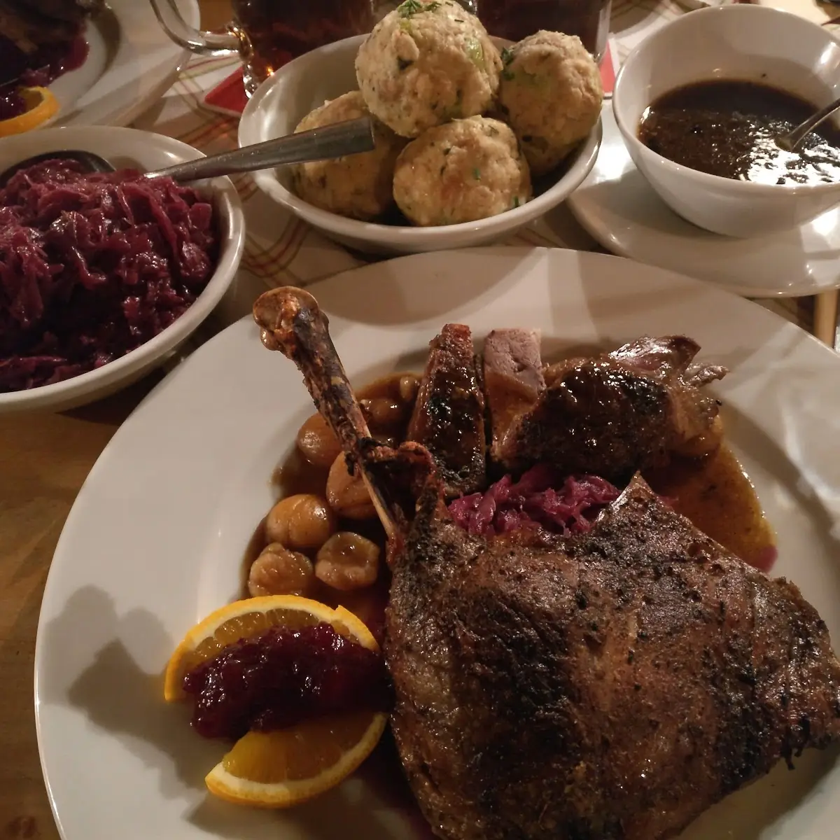 Gansl Mit Knödel Und Rotkraut