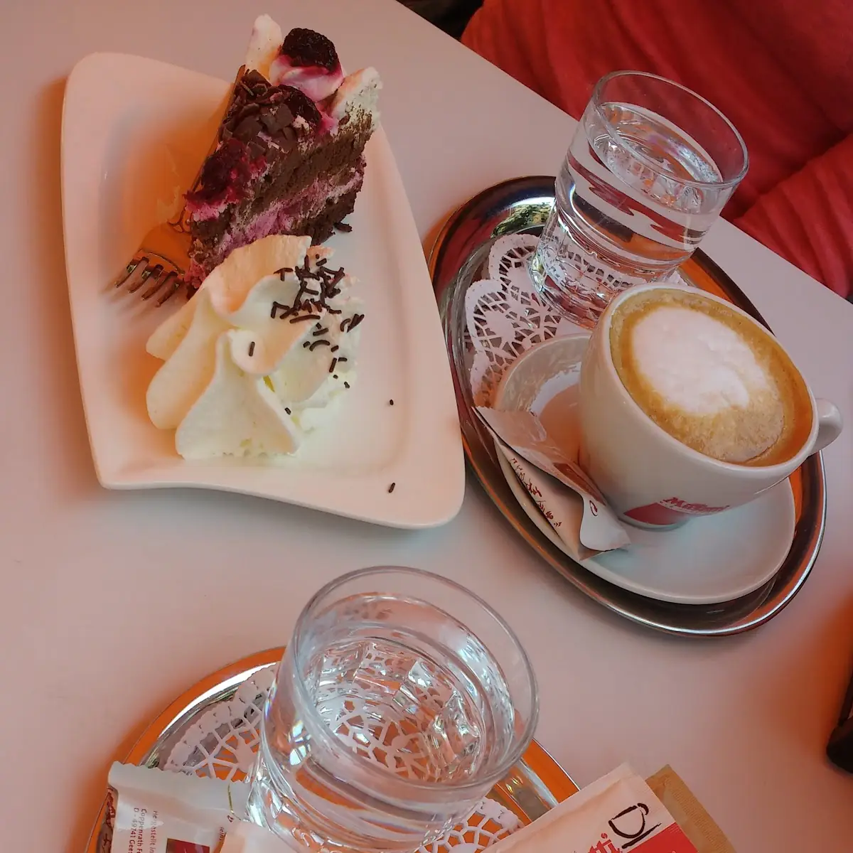 Café Cappuccino Et Gâteau