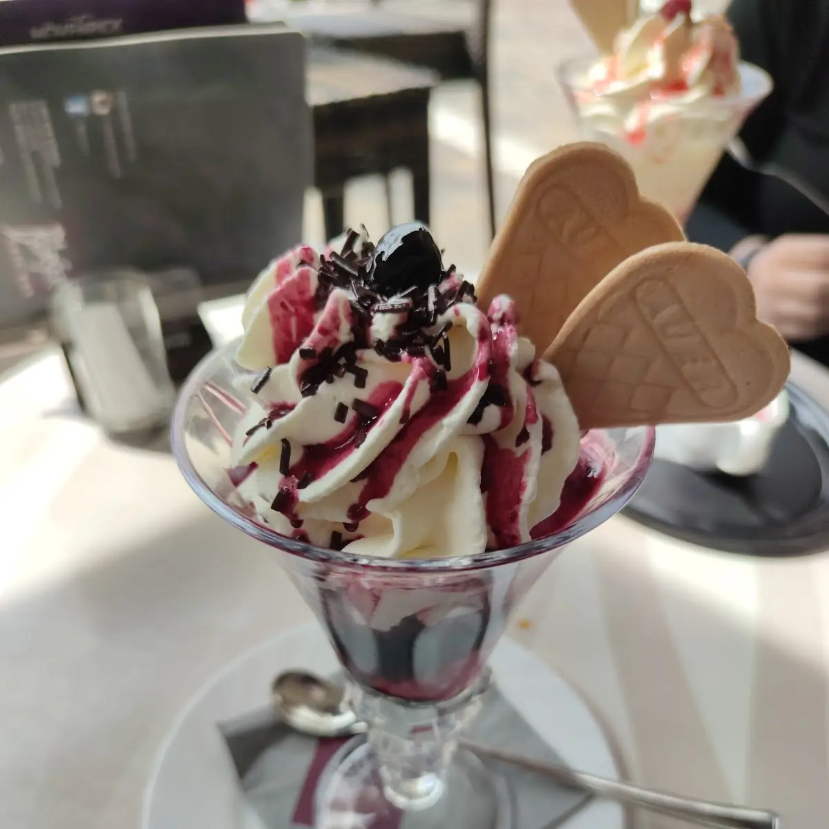 Amarena Becher