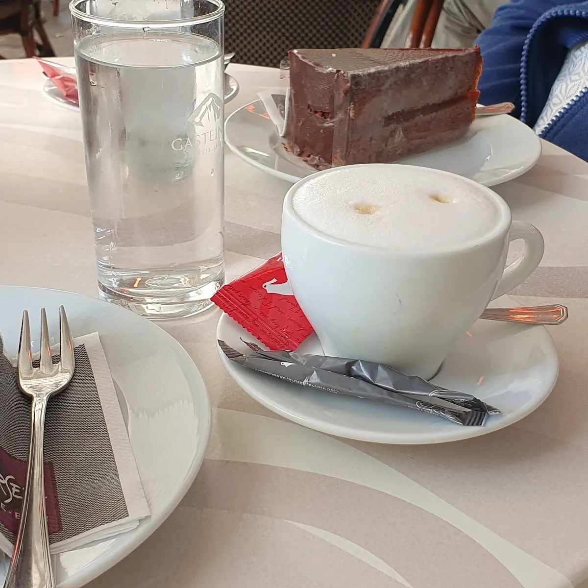 Cappuccino Und Sachertorte