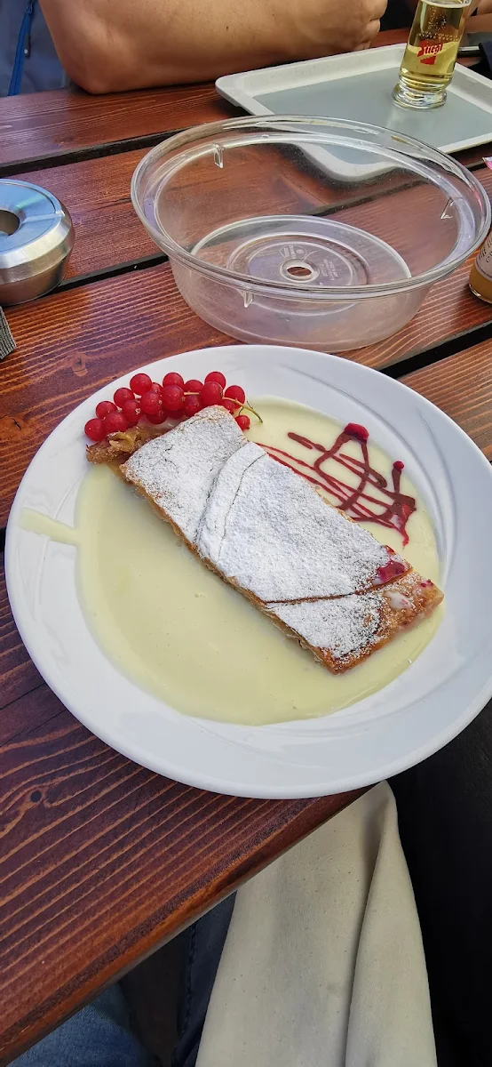 Apfelstrudel Mit Vanillesauce