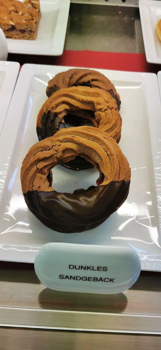 Dunkles Sandgebäck