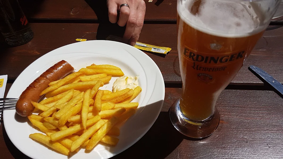 Pomes Mit Würst