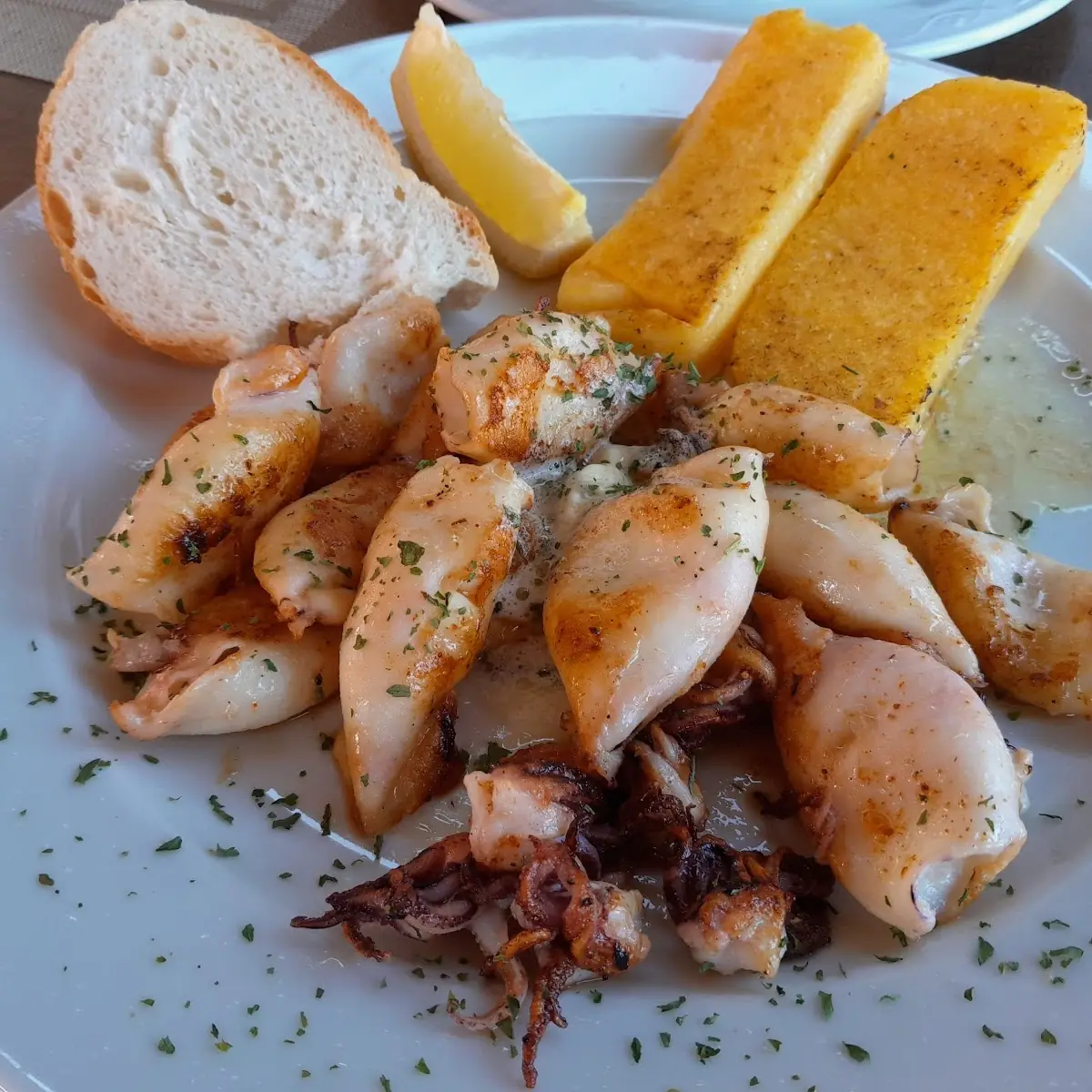 Gegrillte Calamari Mit Polenta