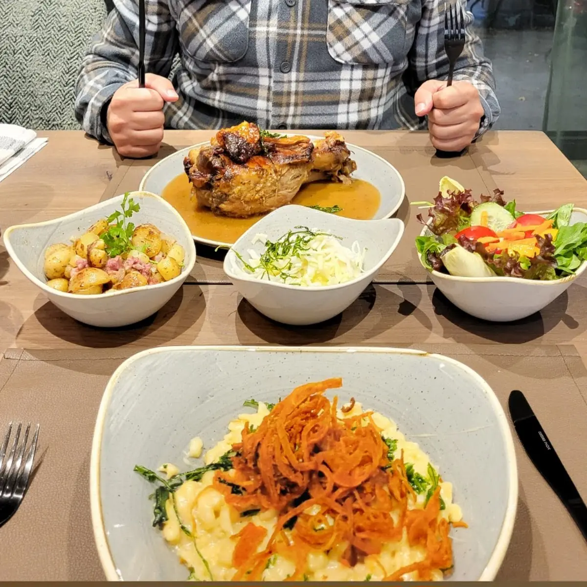 Käsespätzle Und Haxe
