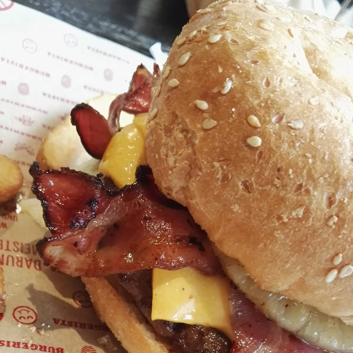Custom Build Burger Mit Ananas Speck Und American Cheese