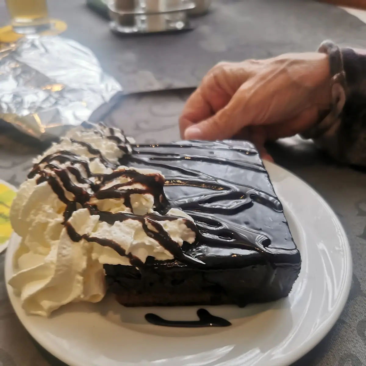 Sacher Schnitte