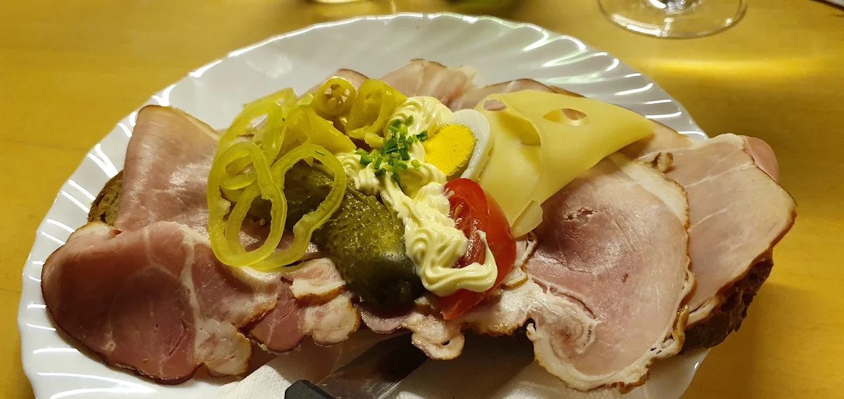 Schinkenbrot Garniert