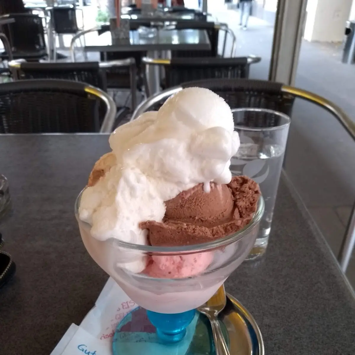 Gemischtes Eis Mit Sahne