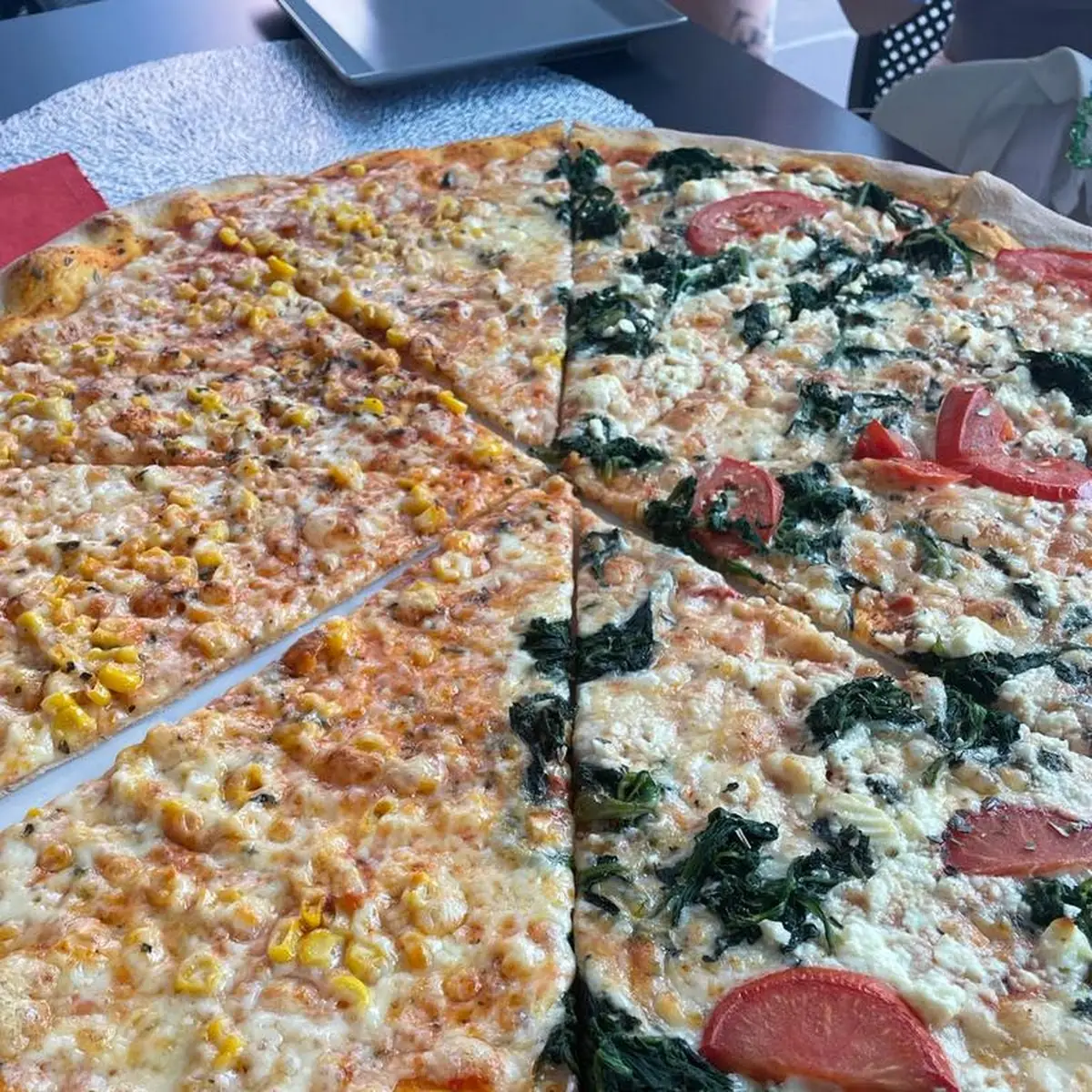 Pizza Mit Spinat Und Mais