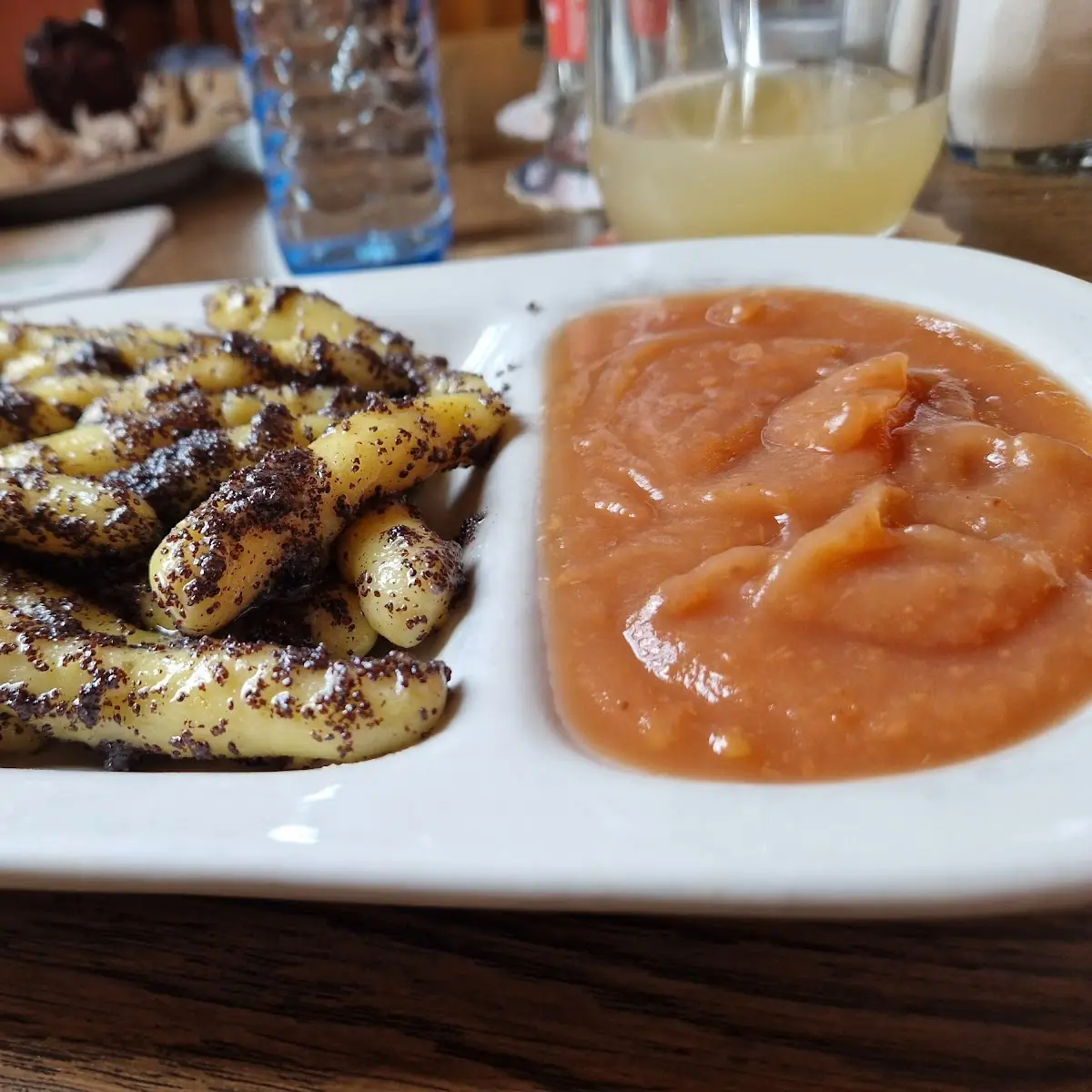 Mohnnudeln Mit Selbstgemachtem Apfelmus