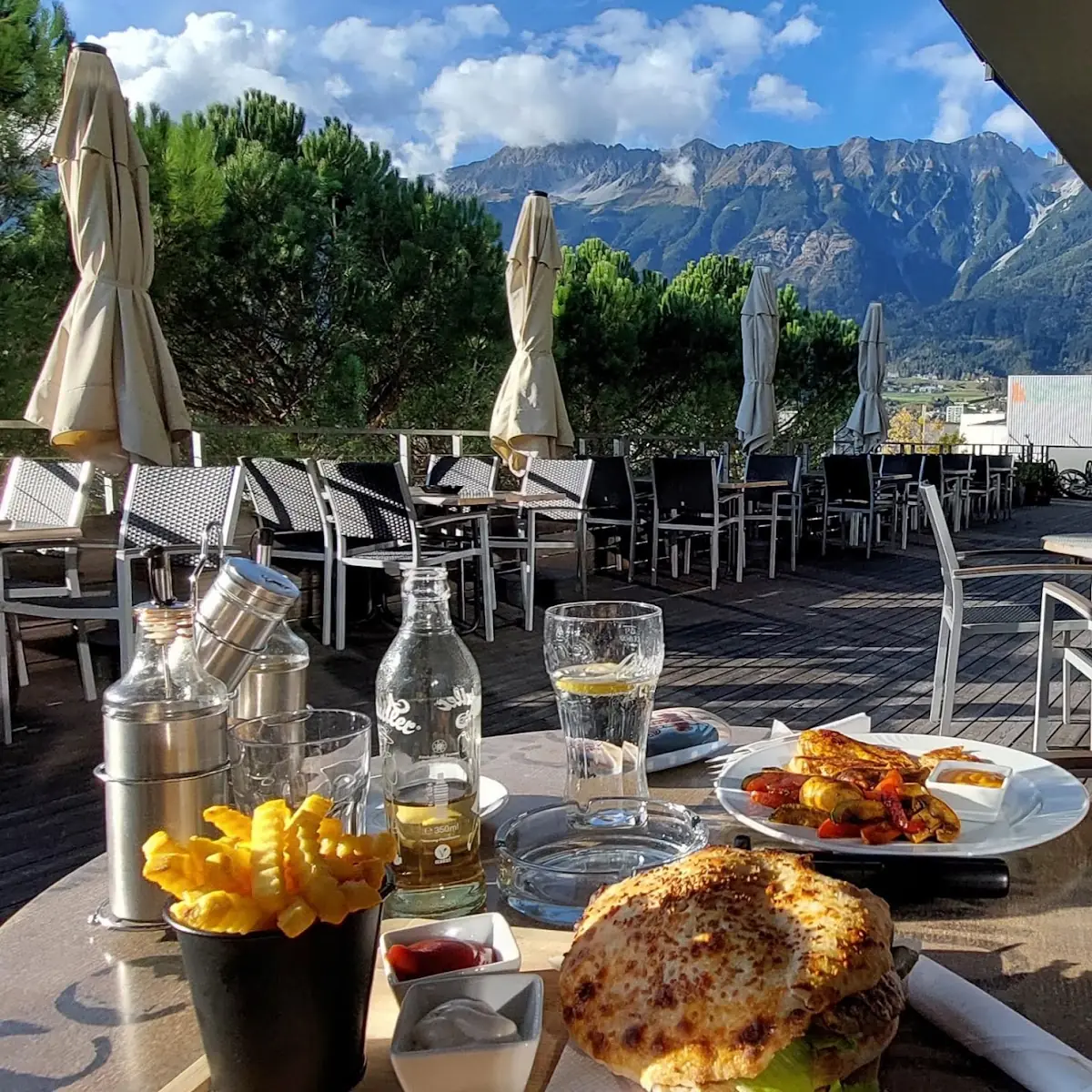 Hamburger Und Hühnerfilet Mit Grillgemüse