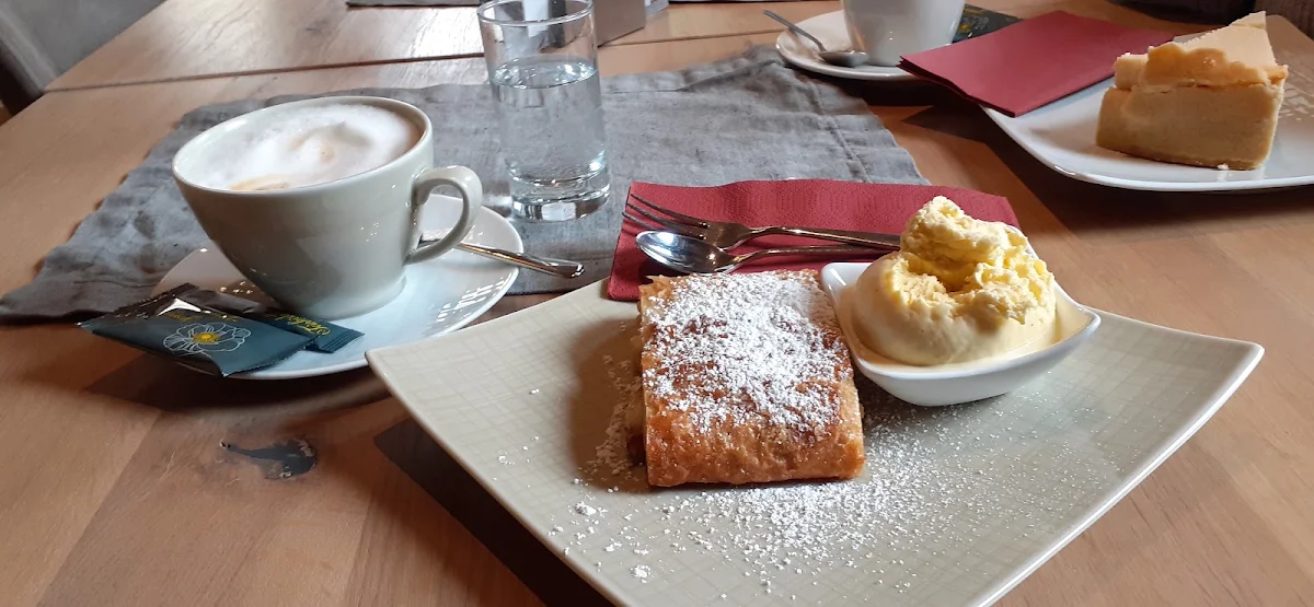 Apfelstrudel Mit Eis
