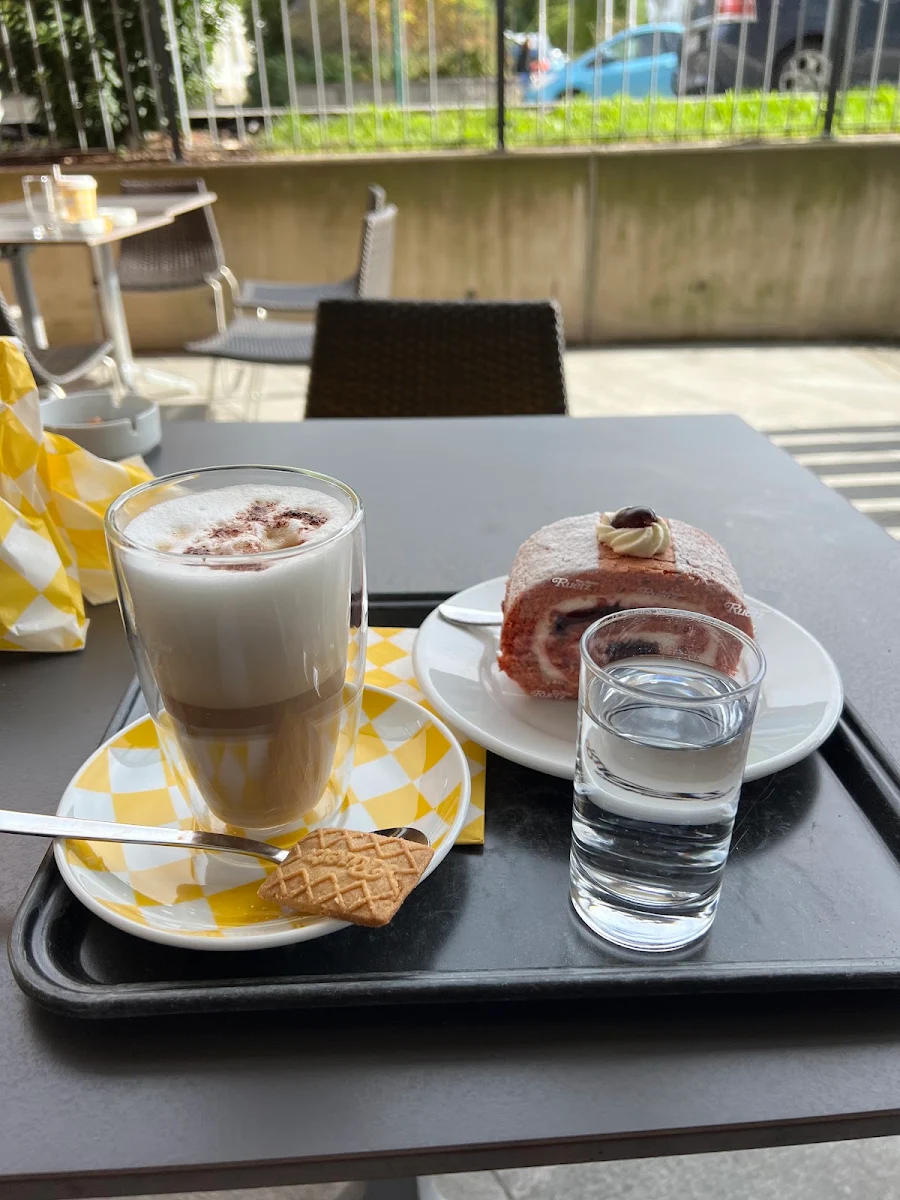 Amarena Kirsch Roulade